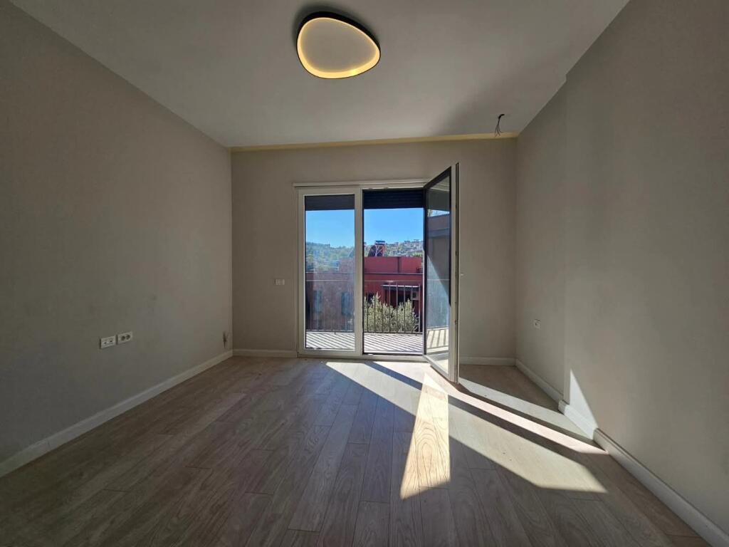 Apartament 2+1+2 dubleks me verande ne shitje