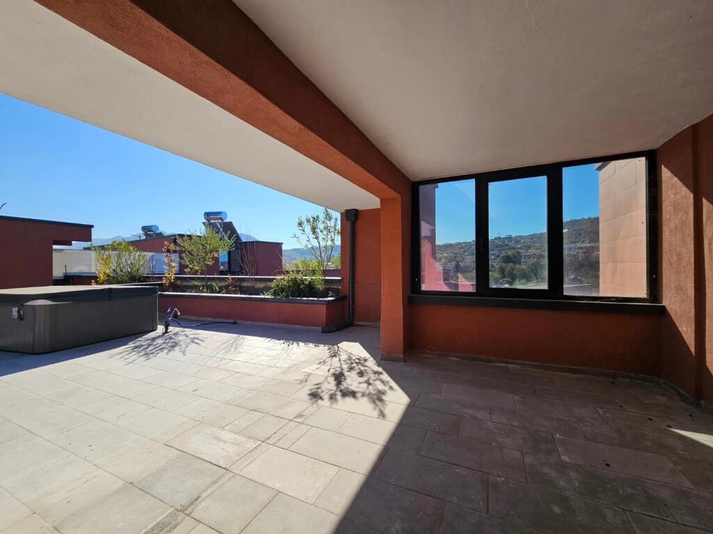 Apartament 2+1+2 dubleks me verande ne shitje