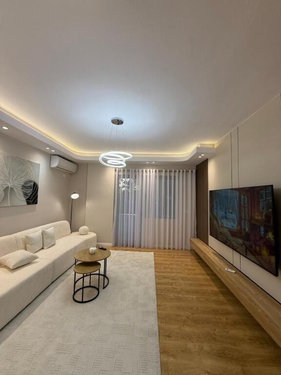 Shitet 2+1+2 ne Astir pran Artistit      