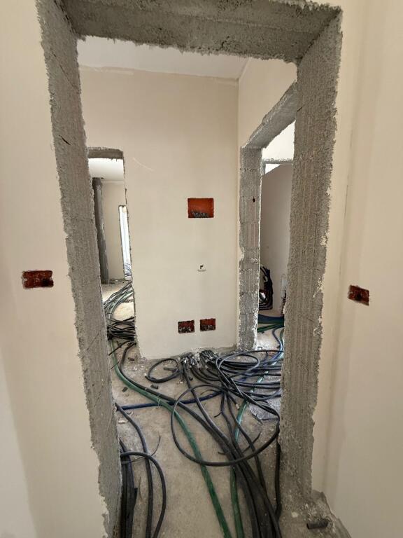 ZYRE ME QERA 100 M2 KOMUNA E PARISIT 1000 EURO