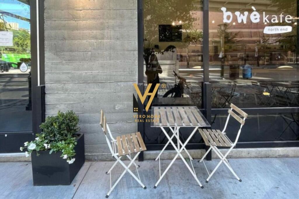 JEPET LOKAL 160 M2 ME QERA TIRANA E RE 1.500 EURO