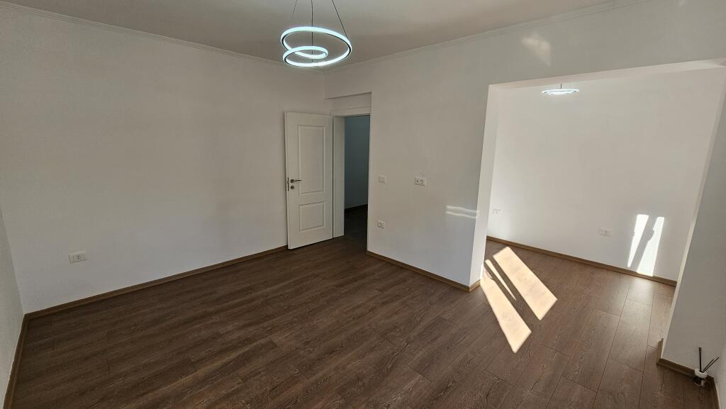 Apartament 2+1 per shitje ne Xhamllik