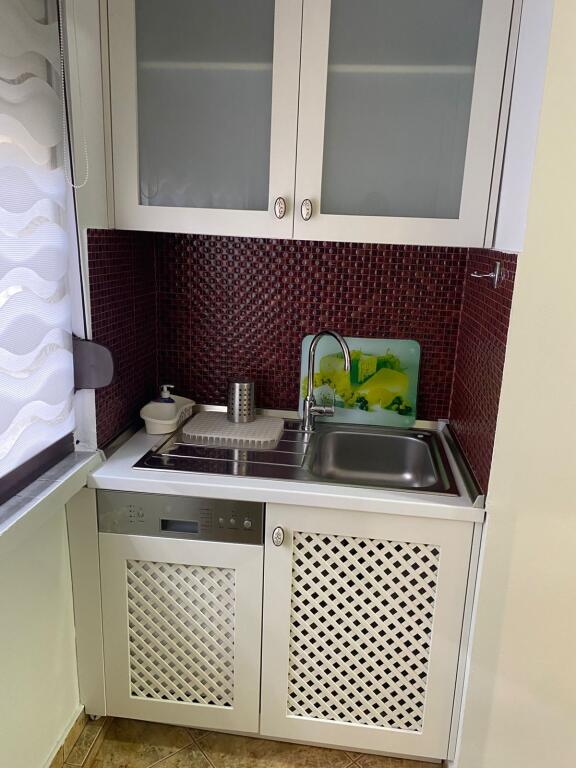 Apartament 2+1 Me Qera tek  Xhamlliku