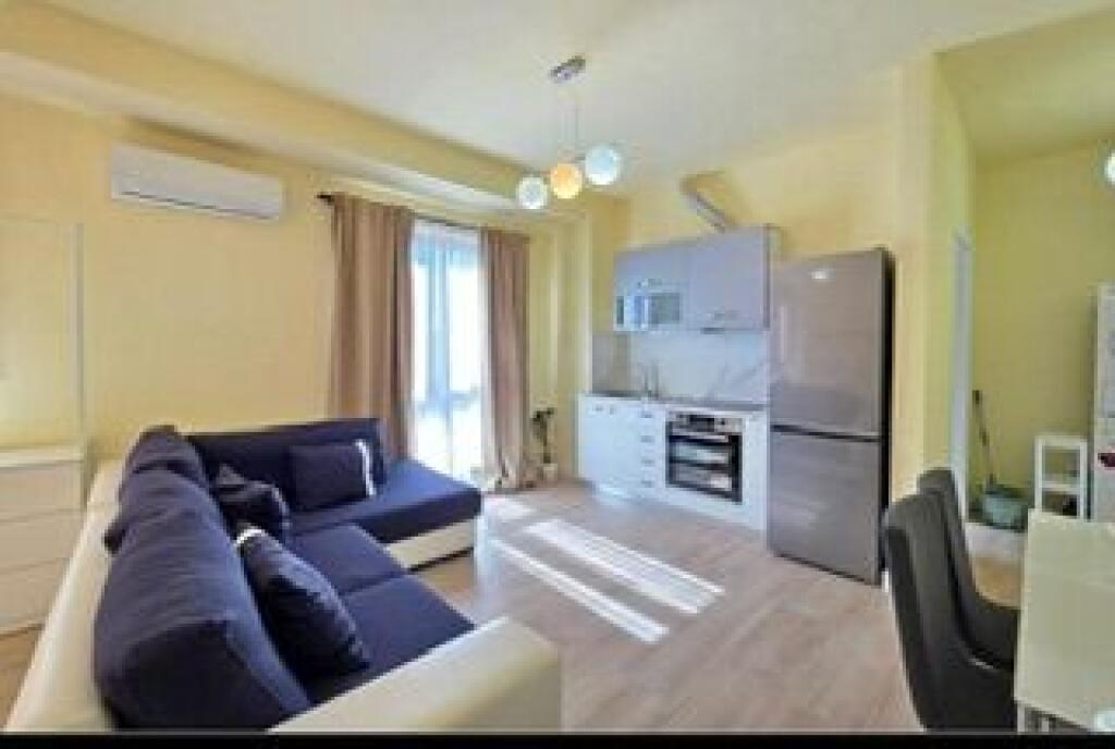 Monolocale + 🅿️in affitto appena arredato via Kavaja