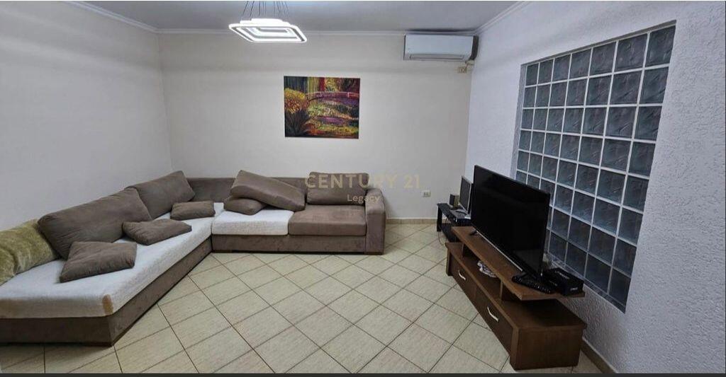 🏠 Jepet me qira apartament 2+1 në rrugën Ferit Xhajko, Tiranë 500 € /Muaj