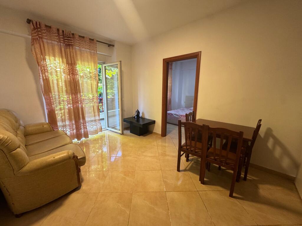 Apartament 1+1 me qira tek Liqeni i Thate!