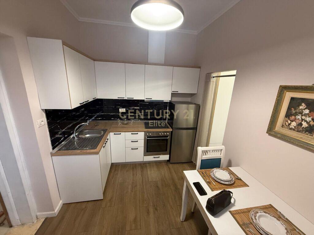 SHITET GAZONJERE PRANE RRUGES SE DURRESIT