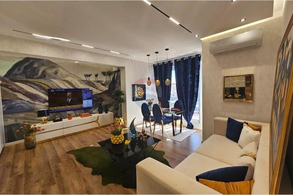 2+1 apartment for sale at 21-Dhjetori!