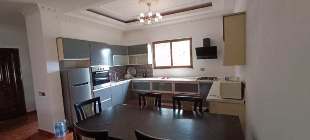 Kati i dyte i nje shtepie brenda unazes se madhe