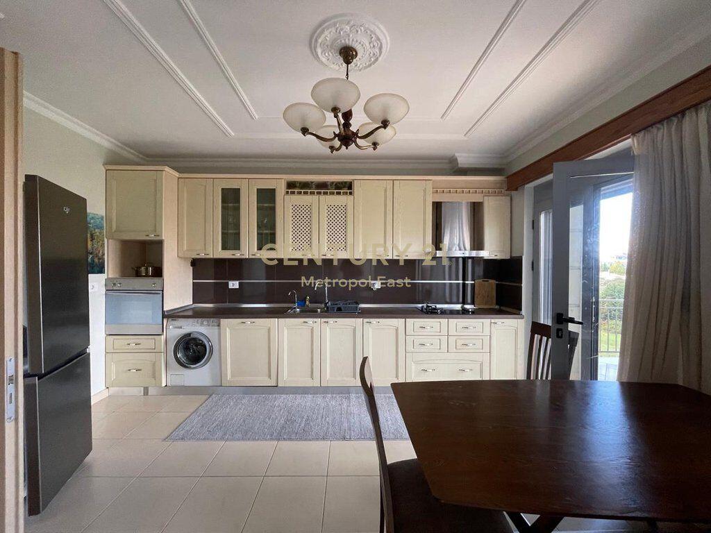 JEPET ME QIRA KATI I TRETE I NJE VILE 4-KATESHE NE MJULL- BATHORE 2min LARG TEG