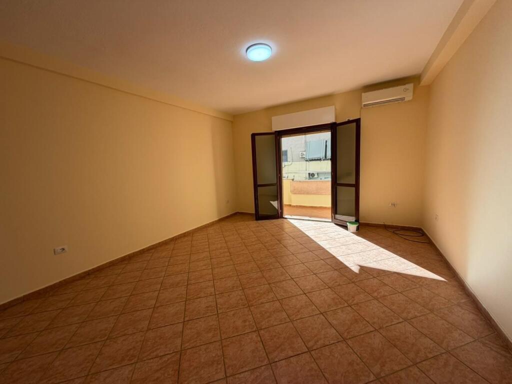 Ambient zyre per qira tek Komuna e Parisit.