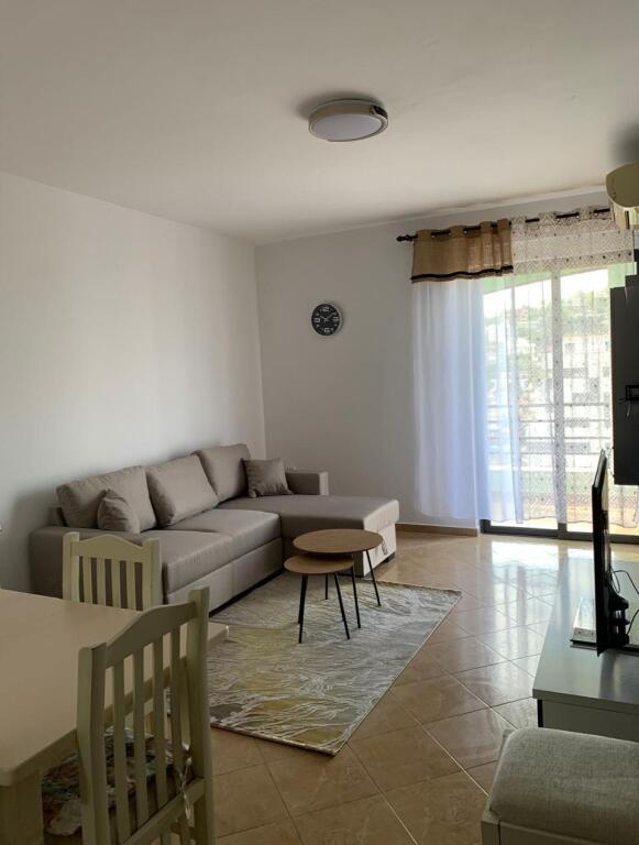 Ap 2+1 me qira ne Yzberisht tek Grand Galeria