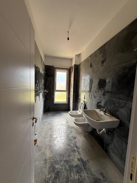 Shitet, Apartament 2+1, Paskuqan, Tiranë.