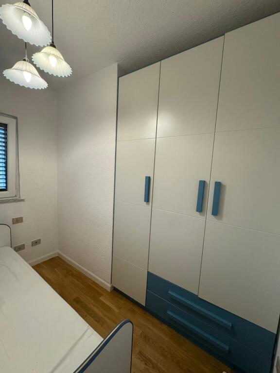 Apartament 2+1 per qera rruga kosovarve