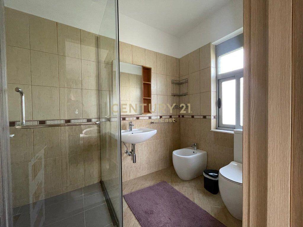 JEPET ME QIRA KATI I TRETE I NJE VILE 4-KATESHE NE MJULL- BATHORE 2min LARG TEG