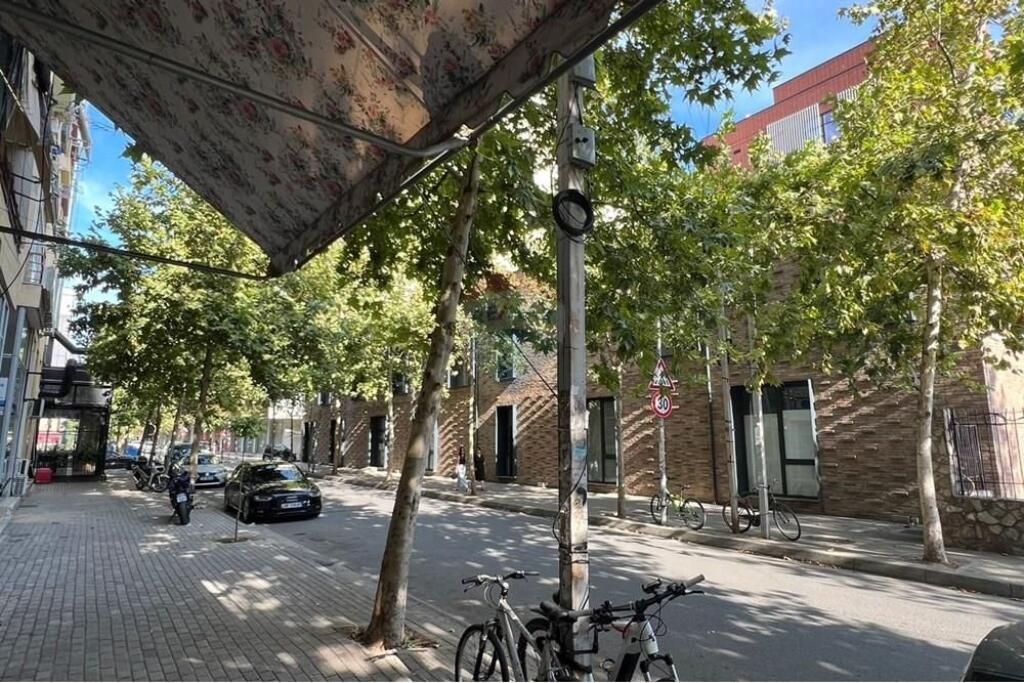 Dyqan - Për Shitje - Kompleksi Panorama, Tiranë (ID: 530291008-521)