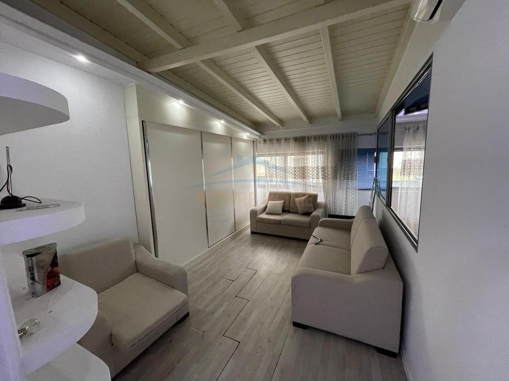 Vendesi Appartamento 2+1+2+ Veranda, Palazzo con Freccia