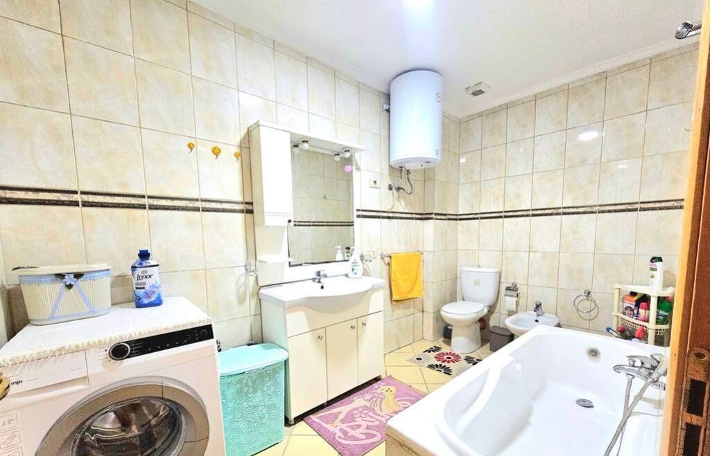 APARTAMENT 2+1 PER QIRA PRANE ZOGUT TE ZI