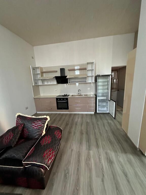 Apartment 1+1 for rent in Kamez/35,000