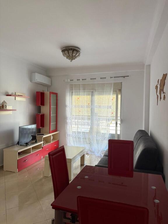 Apartament me qira 1+1 në Astir pranë Pizza Loli!