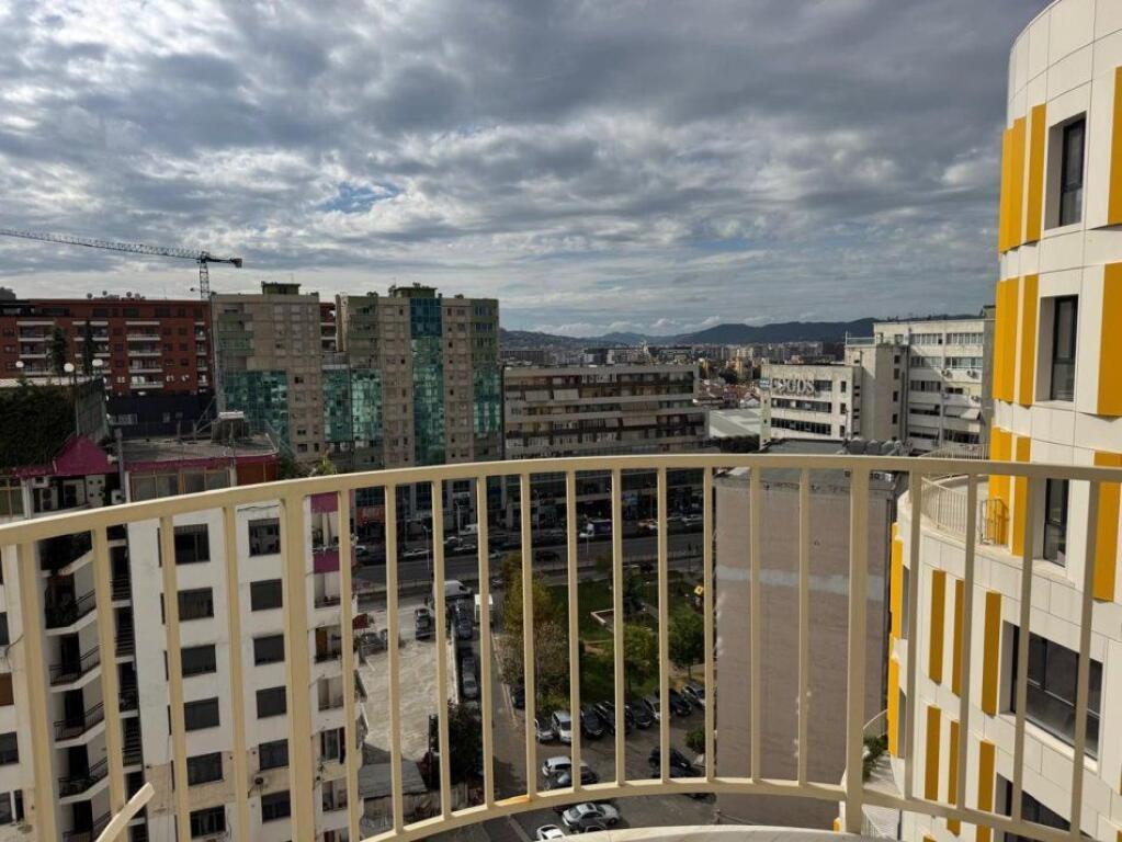 APARTAMENT ME QERA 1+1 ZOGU I ZI 600 EURO