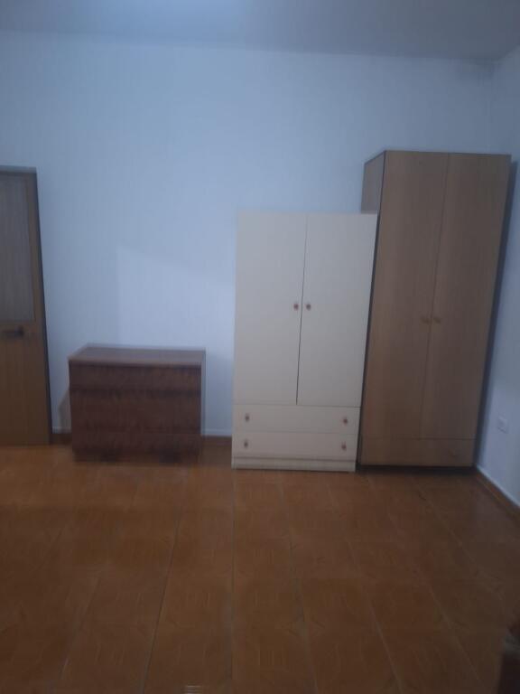 Jepet Me Qera Apartament 1+1+1 Ballkon