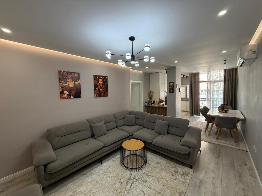 Shitet Apartament Luksoz 2+1+2 📍 Astir, përballë Vilave L