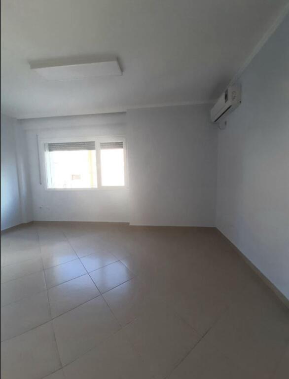 Zyrë me qira – pranë Qendrës Toptani