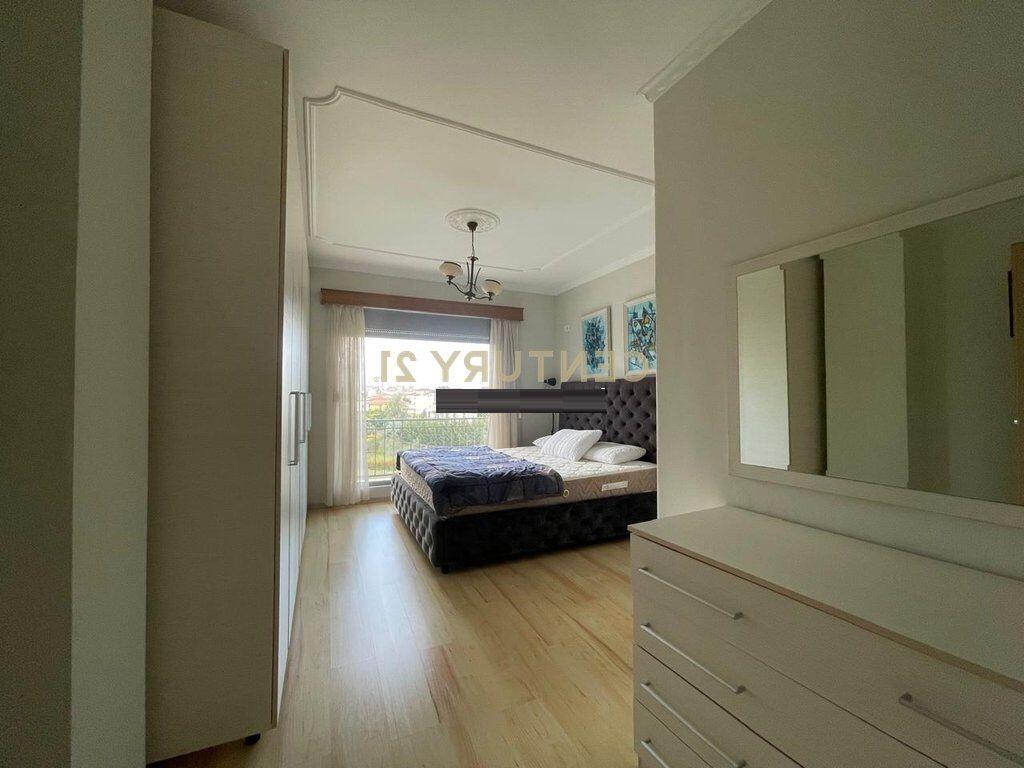 JEPET ME QIRA KATI I TRETE I NJE VILE 4-KATESHE NE MJULL- BATHORE