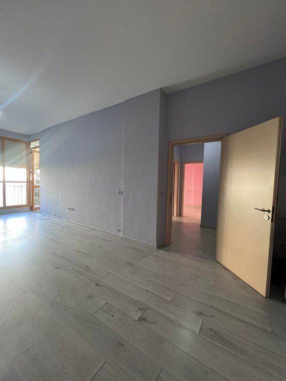 Qera, Ambient per zyra+Post Parkimi, Komuna e Parisit, Tirane.