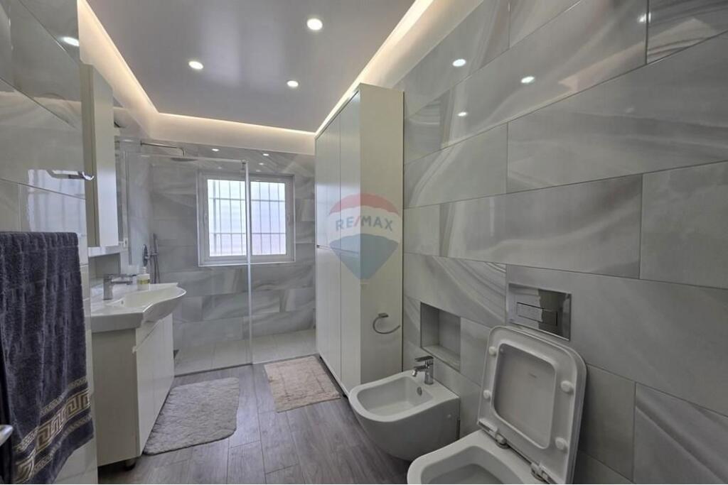 APARTAMENT 2+1+2 PER QIRA NE QENDER