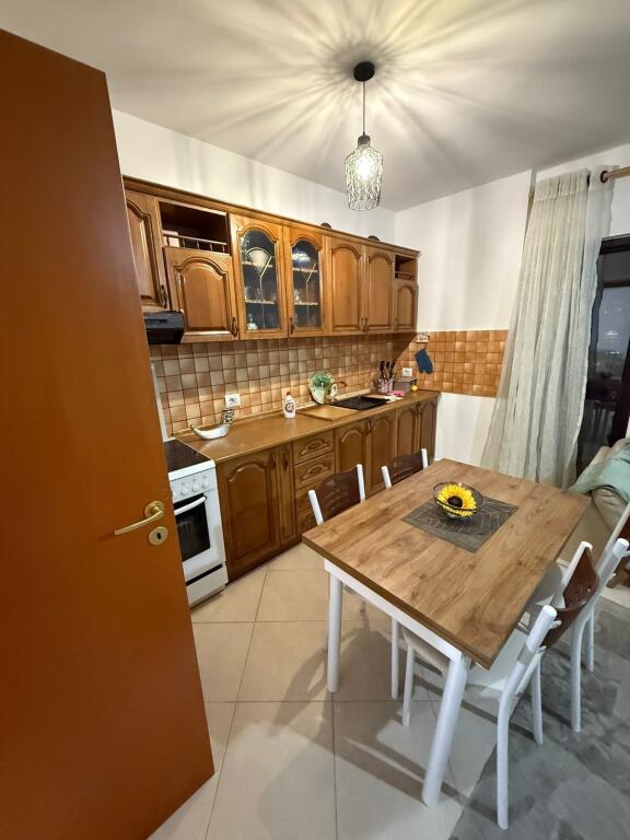 Apartament me qera 2+1 te Kinostudio