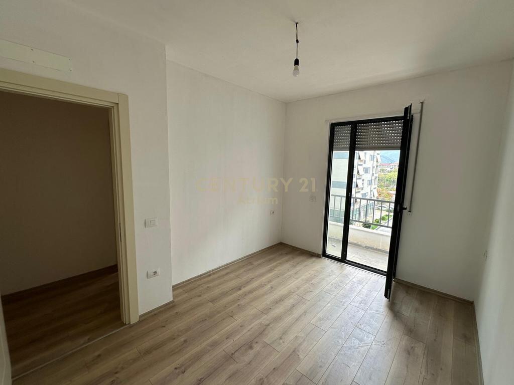 SHITET APARTAMENT 2 + 1 + 2 + POST PARKIMI NE KINOSTUDIO ! 195,000 €