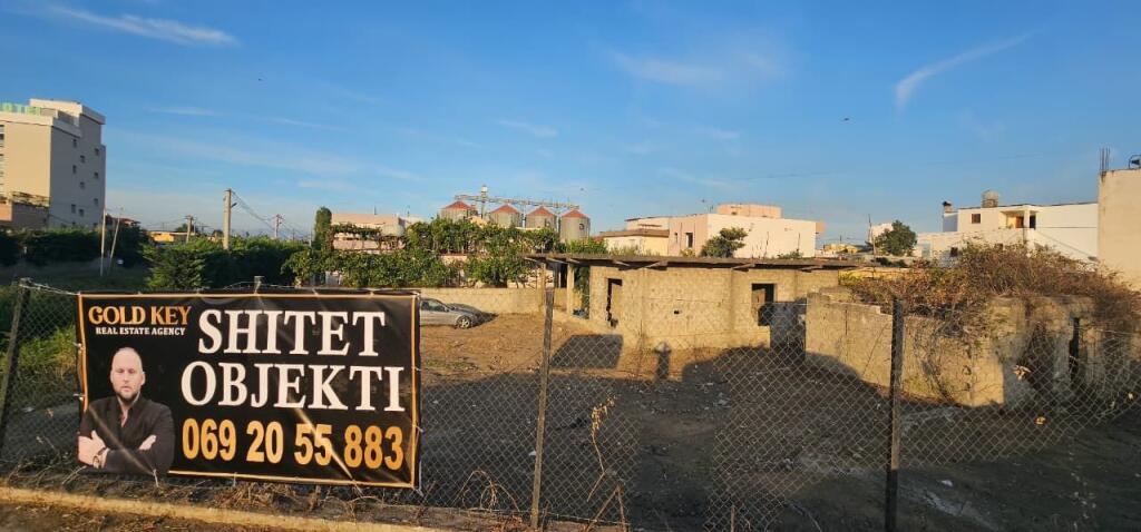 🏡 Shitet Shtëpi + Tokë 📌 Autostrada Durrës – Tiranë, pranë karburantit Kastrati