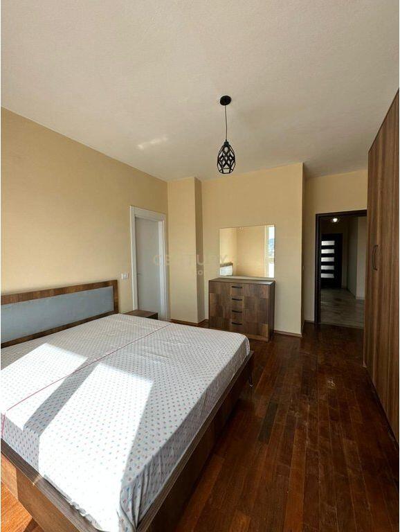 AFFITTASI APPARTAMENTO 3+1+2+GARAGE, VICINO A ISH-URT, DURRES !