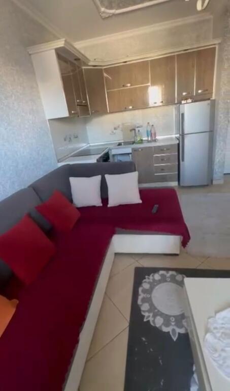 QERA 1+1+BALLKON ILIR SHANI SPITALI KATI 2 ME ASHENSOR  PER AFATGJATE JEPER PER CIFT