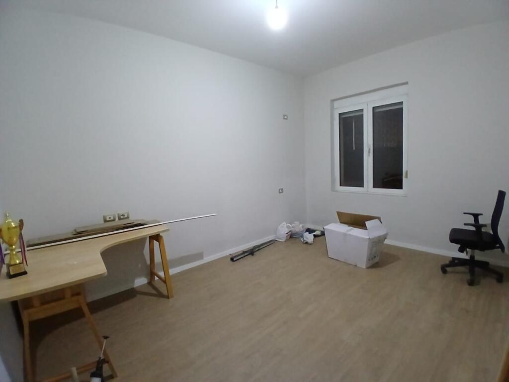 Jepet Me Qera Apartament 2+1+1 Ballkon