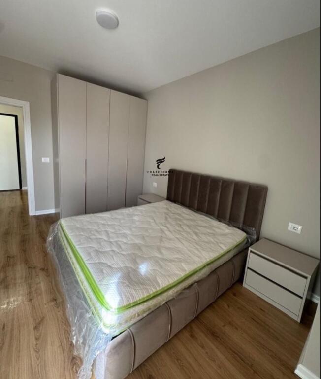 APARTAMENT ME QERA 1+1 ZOGU ZI 600 EURO
