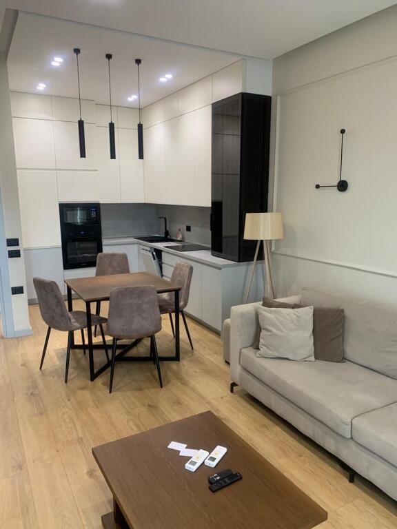 Super ap 1+1 a 21-dhjetori ( square 21 )