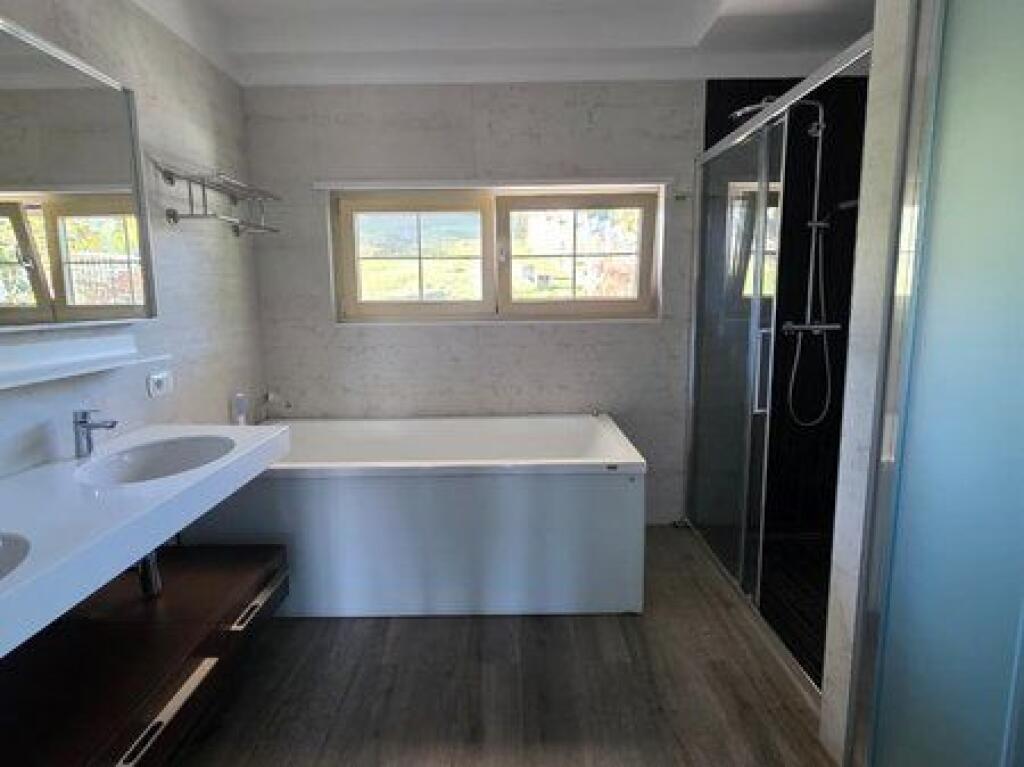 Shitet, Vile 3-Kateshe, Lunder, Tirane.