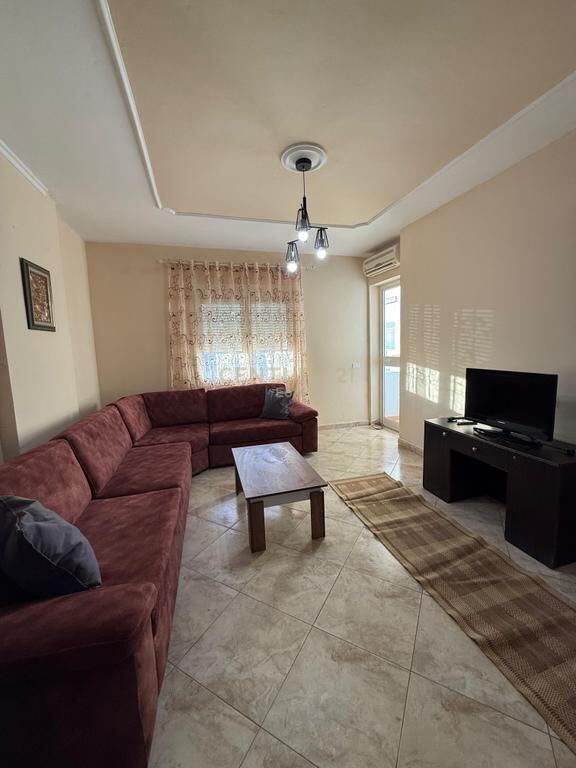 AFFITTASI APPARTAMENTO 3+1+2+GARAGE, VICINO A ISH-URT, DURRES !