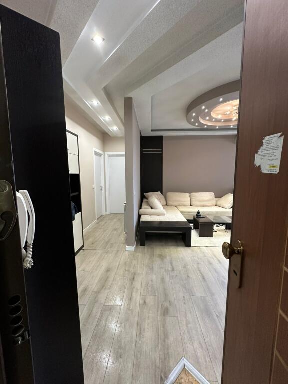 Jepet Me Qera Apartament 1+1+1 Ballkon