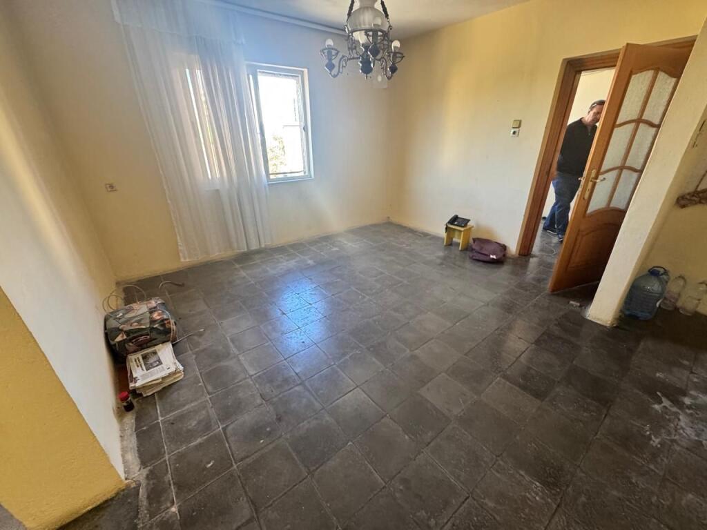 OCCASIONE DI INVESTIMENTO 🔥 📍 Vicino al Palazzo con Freccia, di fronte a Delijorgji