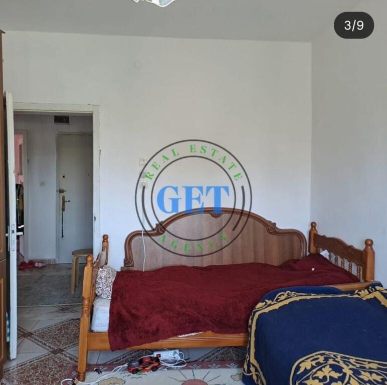 Shitet apartament 2+1,pak m nga shetitorja”Josif Budo”,Kavaje