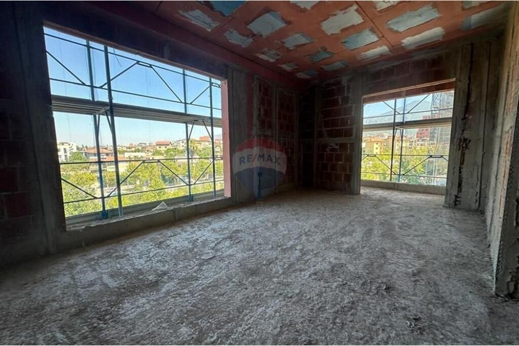 Shitet Apartament 2+1 bulevardi Zhan Dark