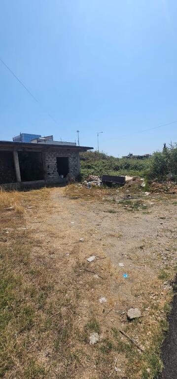 🏡 Shitet Shtëpi + Tokë 📌 Autostrada Durrës – Tiranë, pranë karburantit Kastrati