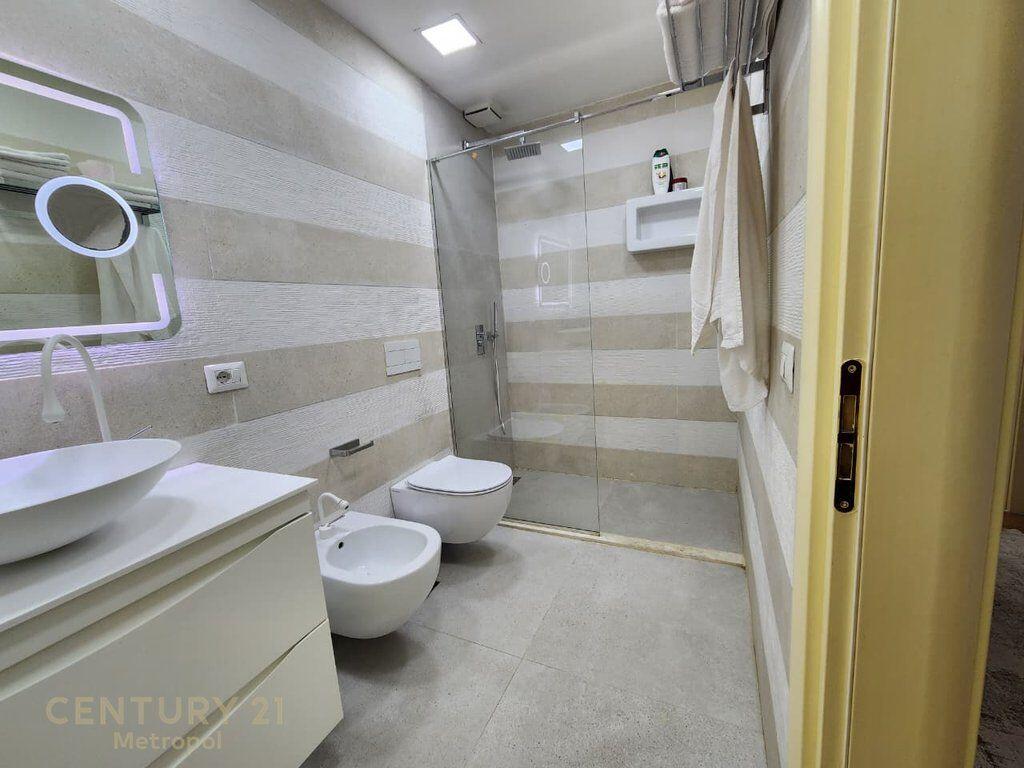 Shitet Apartament 2+1+2, Bulevardi i Ri 380,000 €