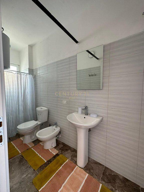 AFFITTASI APPARTAMENTO 3+1+2+GARAGE, VICINO A ISH-URT, DURRES !