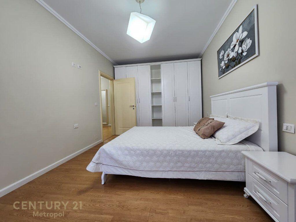 Shitet Apartament 2+1+2, Bulevardi i Ri 380,000 €