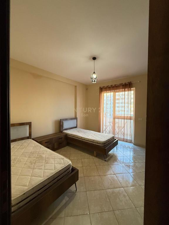 AFFITTASI APPARTAMENTO 3+1+2+GARAGE, VICINO A ISH-URT, DURRES !